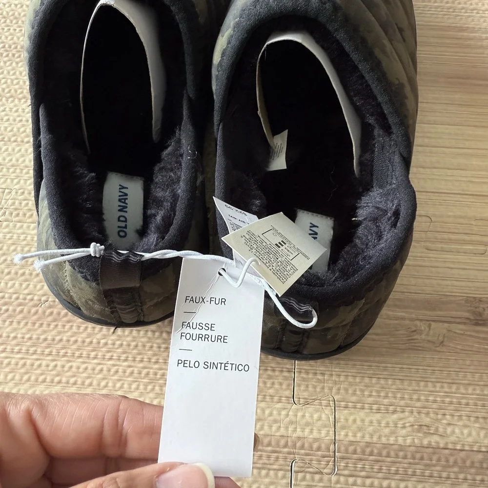 Old Navy Boys Camouflage Quilted Slip-On Slippers, Fleece Lined, XXL(5y-6y)